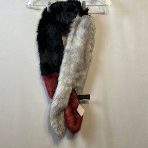 Mark. Faux fur scarf
